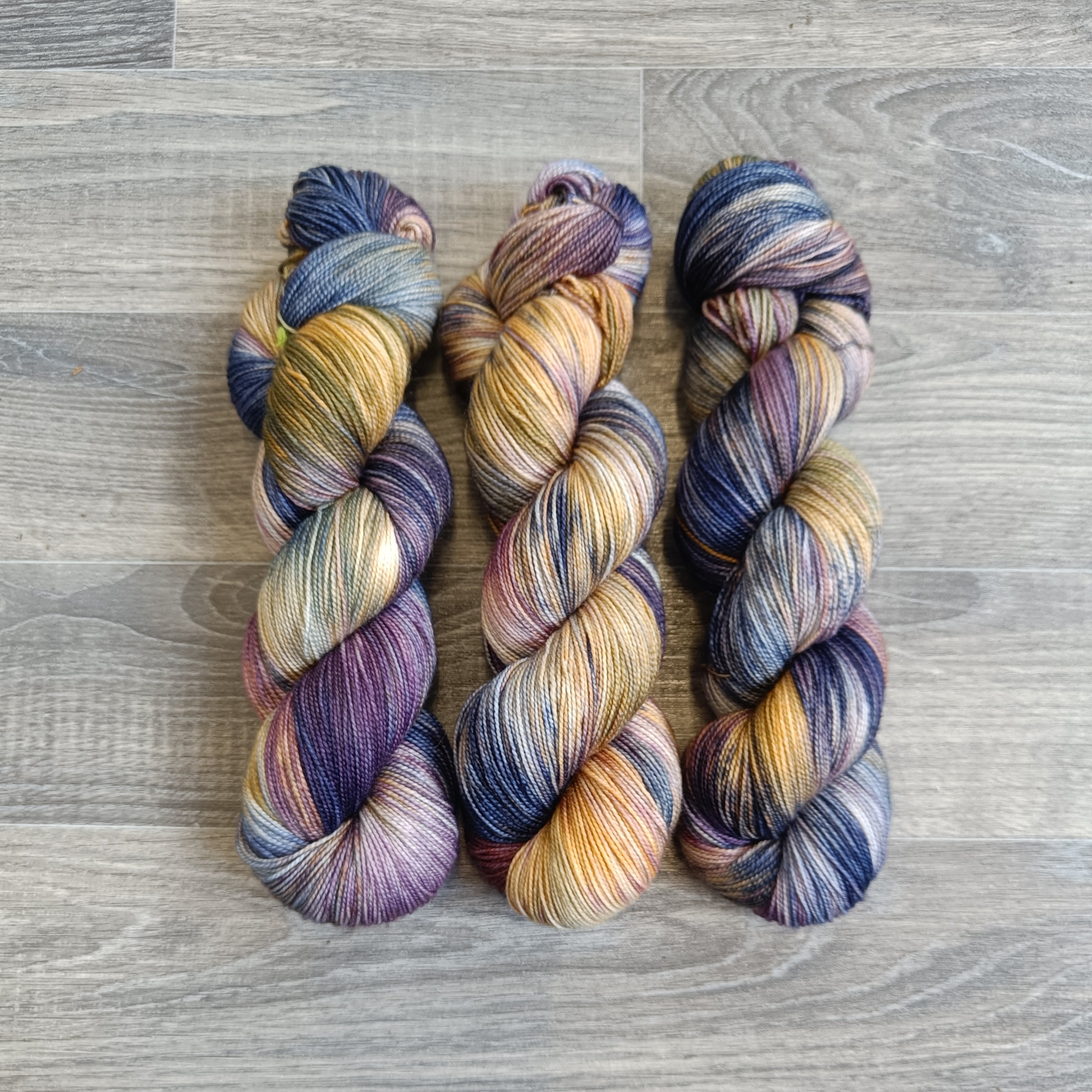 Mystical Dreams, hand-dyed yarn, 75% SW Merino & 25% Nylon, 100g/425m