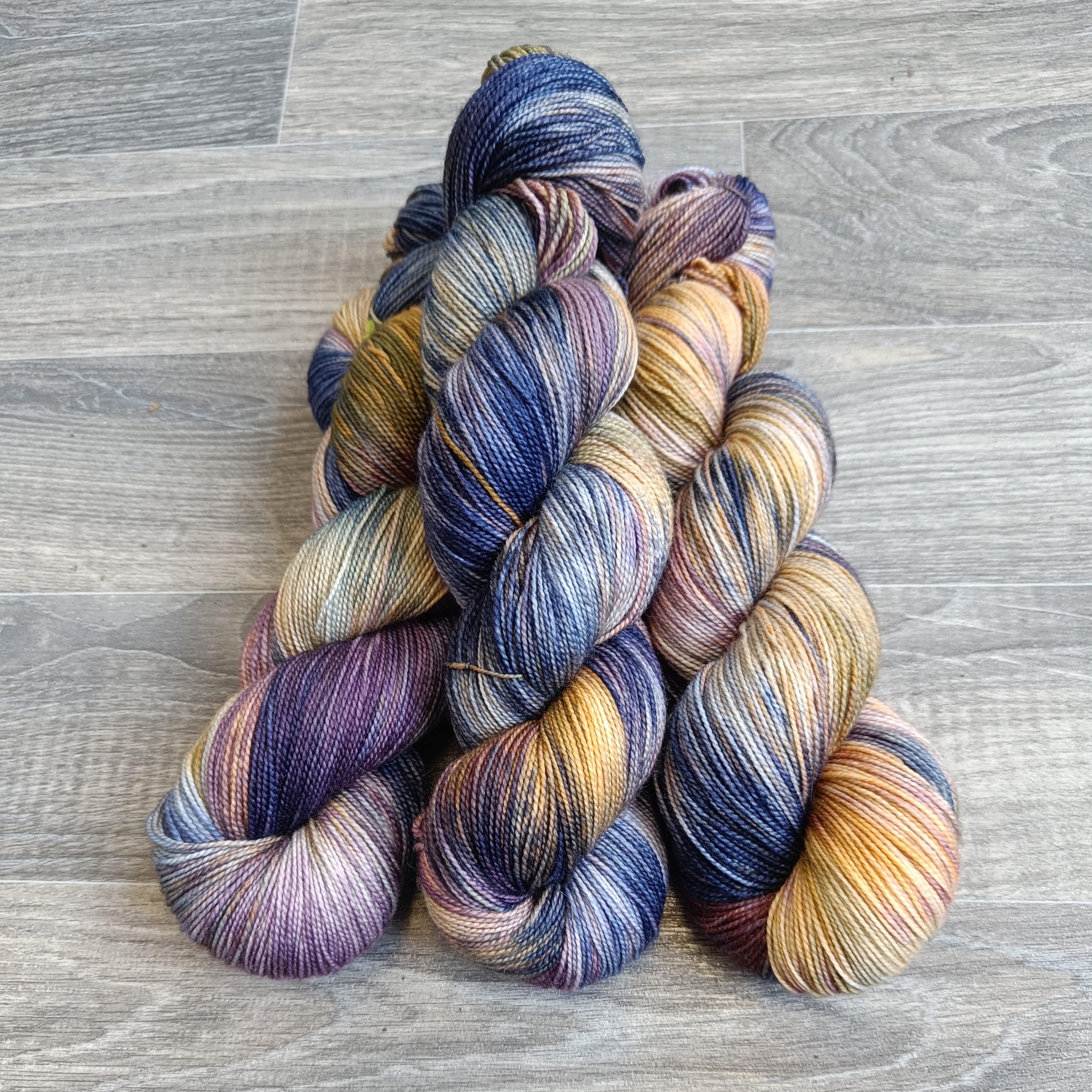 Mystical Dreams, hand-dyed yarn, 75% SW Merino & 25% Nylon, 100g/425m