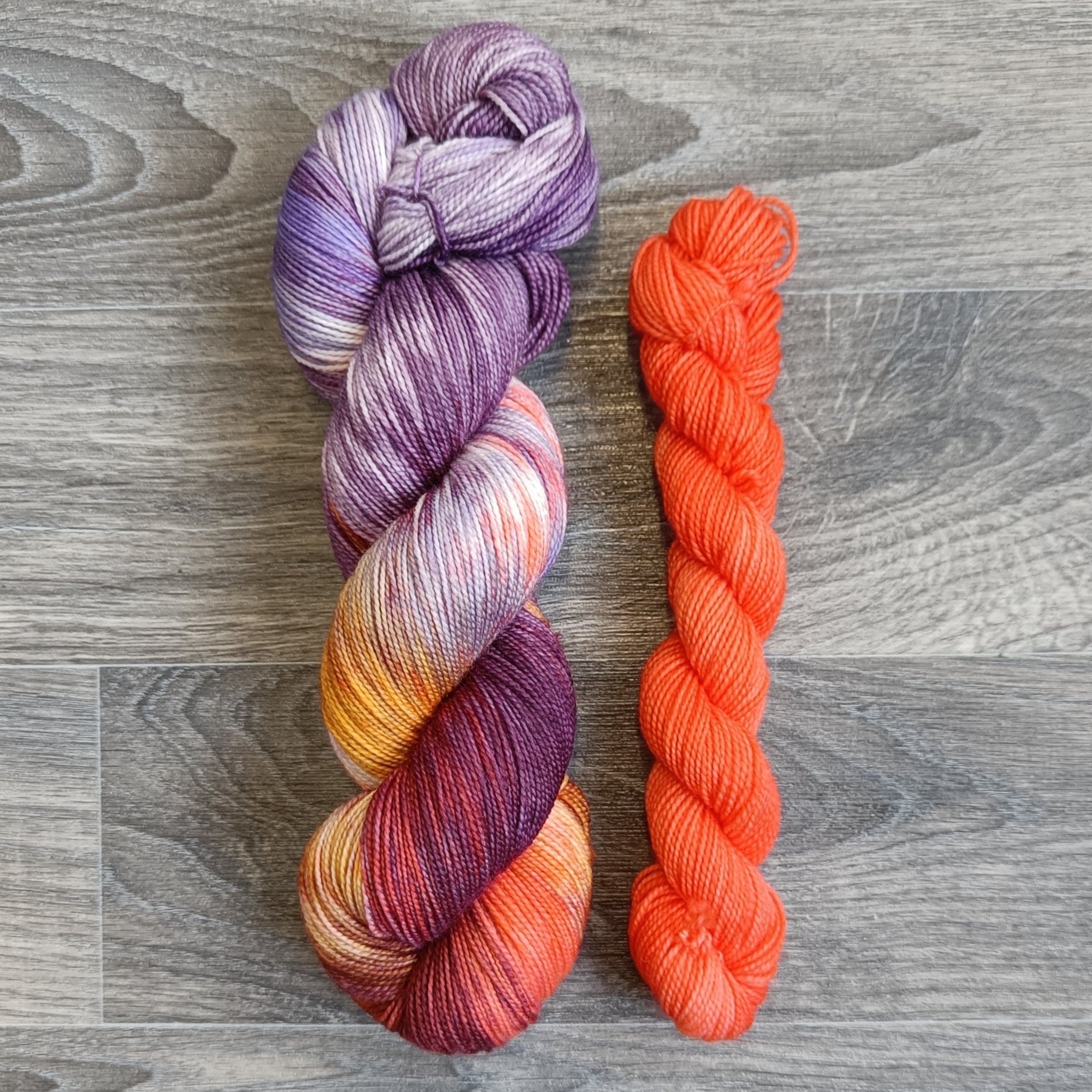 Sunset in Paradise, hand-dyed yarn, 75% SW Merino & 25% Nylon, 100g/425m