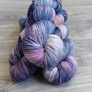 Purple Rain, hand-dyed yarn, 75% SW Merino & 25% Nylon, 100g/425m