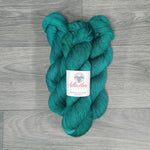Load image into Gallery viewer, Seaglass - hand-dyed Merino/Nylon mix, 100g, 425m

