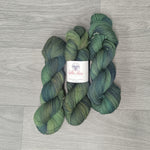 Load image into Gallery viewer, Kelp Forrest - hand-dyed Merino/Nylon mix, 100g, 425m
